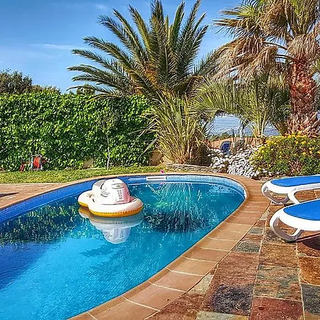 Roselles Villa
